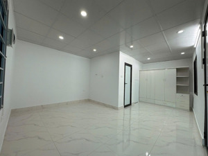 quá rẻ! chính chủ bán nhà về quê, cần bán căn nhà 30m2 3 tầng 2 ngủ khép kín, 30m ôtô tránh, sát hồ