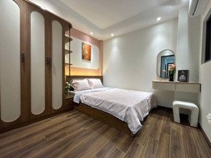 nhà 5 tầng, căn góc thoáng sáng, 5pn, p.7 phú nhuận