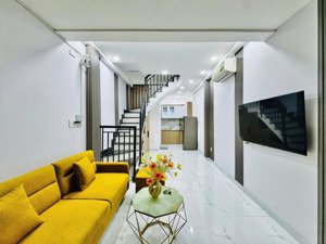 quang trung ngay emart phan huy ích - 3x8m 2 tầng - sân đậu xe - 2pn 2wc - full nt - sổ riêng 3.88t