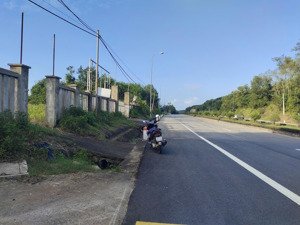 lô đất 5 sào kha đẹp thích hợp kho xưởng bai 2500mv 55m mat tiền đường đẹp