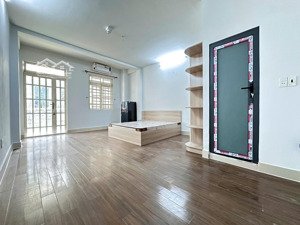 khai trương phòng ban công siêu rộng 30m2 ngay chợ bà chiểu bình thạnh gần hàng xanh phan xích long