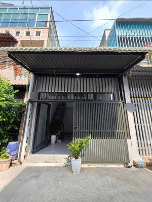 nhà cấp 4 gác lửng đẹp giá rẻ gần bệnh viện dĩ an