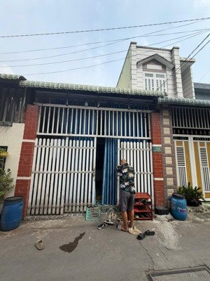 bán đất tặng nhà cấp 4 giá rẻ đường ô tô gần chợ dĩ an