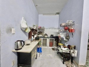 b.án gấp nhà 1 trệt 1 lửng - xây dựng ngay lên tầng - hẻm xe hơi thông thoáng.