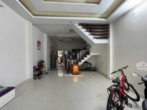 nhà 4pn-5wc ngay chợ hiệp bình đang cho thuê dịch vụ, thu nhập 15tr/ tháng,