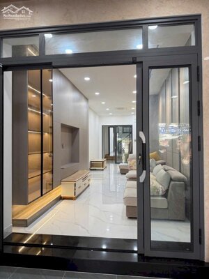 Bán nhà mới xây 1 trệt 1 lầu mặt tiền Nguyễn Huệ.Chủ quyền đầy đủ