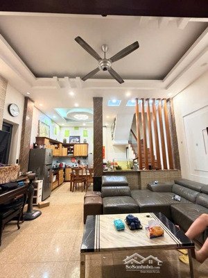 bán nhà thổ cư lô góc vị trí vàng sát vinhomes giảng võ