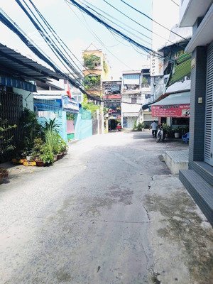 nhà hẻm ô tô quay đầu, dt lớn (4.2x27m), xây 4 tầng p2 quận 8