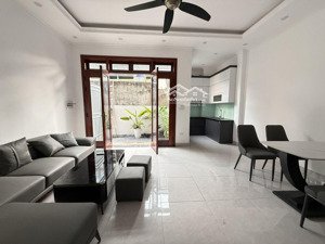 hiếm nhà dân xây chuẩn chỉnh, vị trí đẹp ô tô đỗ cổng