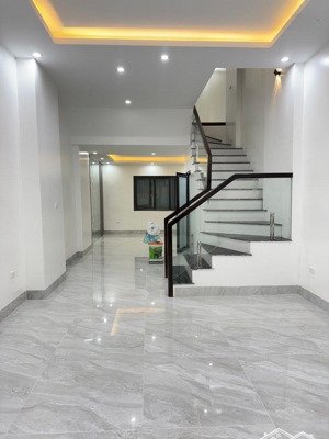 hiếm nhà dân xây chắc như pháo vị trí đẹp, ô tô đỗ cổng