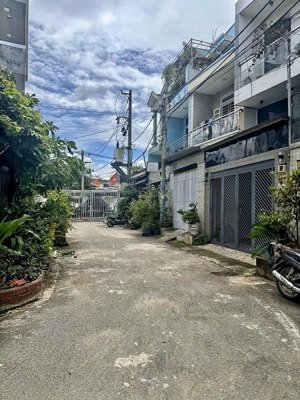 giảm sốc 600 triệu- còn 6,4tỷ- gò cát -nhà 3 tầng -ngang khủng 6m -84m -oto vào nhà