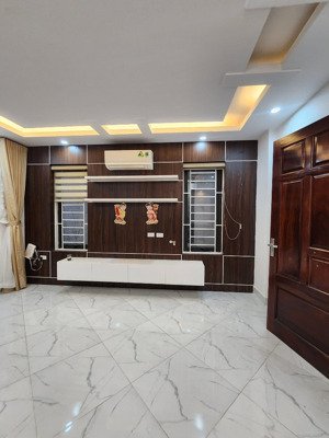 mặt ngõ rộng, lô góc p.thanh nhàn, nhà đẹp ở ngay, kinh doanh tốt, sđcc 38m