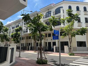 chủ nhà là chị mình, kẹt tiền gấp cần bán senturia nam sài gòn, nhà mới 100%, đã có sổ hồng