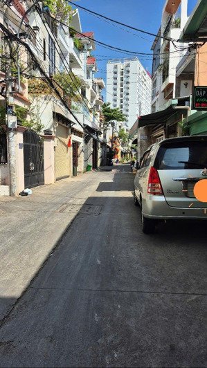 nhà mới ở ngay - phú thọ hòa,tân phú - 3tầng - hẻm 5m xe hơi vào nhà - ngang 5m nở hậu 5.15m