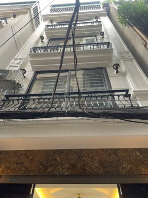 bán căn nhà 5 tầng lô góc mới ngay phố 8/3 quận hai bà trưng đầy đủ đồ 33m2 3 ngủ giá chỉ 7.9 tỷ