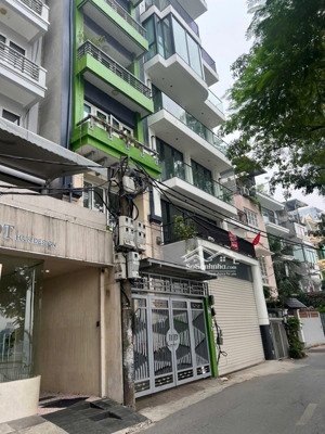 quá hiếm hoàng cầu 46m*6t*mt5m*giá 17,3 tỷ-phân lô ô tô đỗ cửa-2thoáng-ngõ thông-kdvp-ở cực vip.