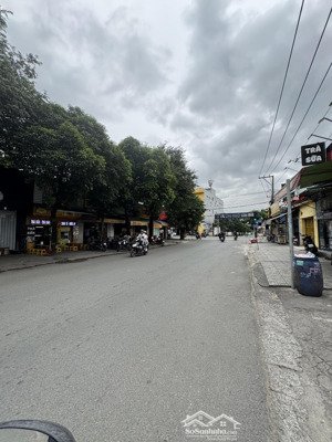 mặt tiền kd lê trọng tấn lô dt 201m ngang 6 m 176m thổ cư giá 20,5ty