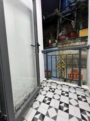 cơ hội vàng: nhà đẹp, nở hậu, hẻm thông quận 6! giá chỉ: 4.68 tỷ (thương lượng)