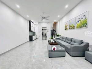 bán nhà ngọc hà hoàng hoa thám ,nhà mới tinh ,thang máy xịn ,nội thất đầy đủ ở ngay giá 11,6 tỷ