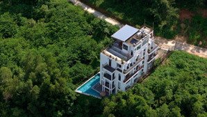 bán khách sạn trên sườn đồi lộng gió, view biển bãi trường, lưng tựa núi, ngay khu dân cư đường bào