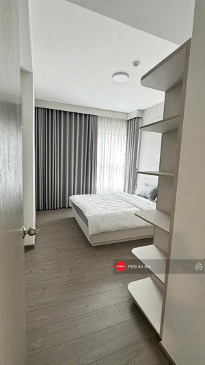 chủ nhà bán căn 114m2 - view cực đẹp - giá 4tỷ5 - full nội thất đẹp view trực diện công viên