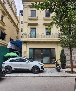 bán lk xẻ khe rue de charme hạ đình, 128m2 x 6 tầng, thang máy hiện đại, full nội thất sang trọng.