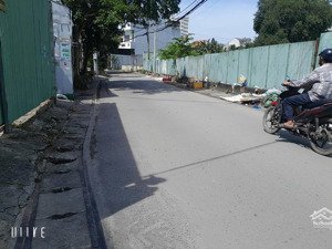 bán lô đất mặt tiền đường 79 - 136,7m2, giá 8,1 tỷ: liên hệ: em vân 