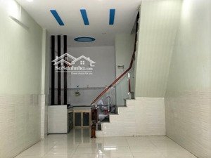 nhà đường lũy bán bích 4x10m, 1 lầu nhà đẹp cách vài căn ra mặt tiền