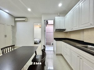 căn hộ cho thuê, sinh hoạt khép kín gần nhà ga t3, toà nhà có thang máy ở khu sân bay tân sơn nhất