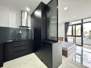 cho thuê căn hộ ban công mới 100% ngay bờ kè trường sa quận 3