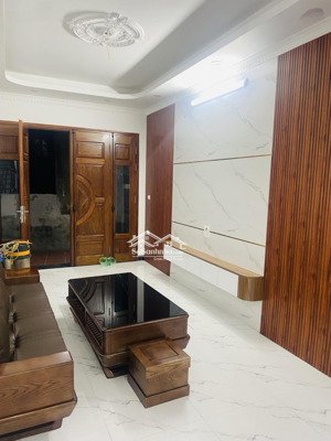 hiếm nhà đẹp hoa lâm 32m2 mt:4m 5 tầng ngõ ô tô - có chỗ đỗ xe ô tô -full nội thất -7,2 x tỷ