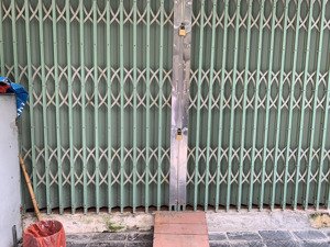 bán tạp thể nghĩa tân , cầu giấy tầng 1 dt 80m2 có 3 ngủ , 1 vs nhà hai mặt tiền giá 5 tỷ