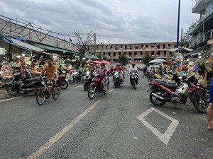 bán lô góc, trung tâm thành phố mới, vị trí cực víp, giá rẻ, thu nhập 30tr, ngay chợ. lh 