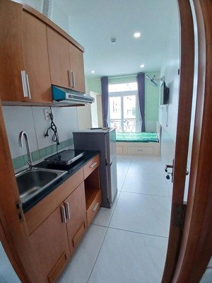 cho thuê căn hộ bến vân đồn quận 4 ban công, máy giặt riêng, thang máy gần cầu ông lãnh