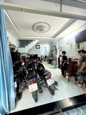 cần bán nhà khu vip gò vấp - đường ô tô thông- ngang 6.4m- 3 tầng - dtsd : 126.3m- chỉ nhỉnh 6 tỷ.