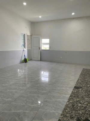 cho thuê phòng 35m2 chỉ 3tr5 có máy lạnh, cửa sổ trời