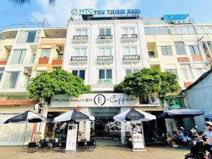 siêu phẩm chdv nguyễn văn trỗi - dt 8.2 x 16m - hầm 7 tầng - tn 180 triệu/tháng - giá 32 tỷ