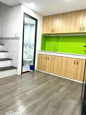 bán nhà vi bằng hẻm vườn điều q7. dt 3.6x4.8m. xd 1 trệt 1 lầu. giá 919 tr. lh mr huy