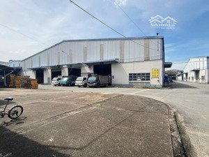 cho thuê khuôn viên 8000m2 xưởng 4500m2, giá 260tr long an