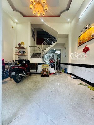 nhà gò vấp - gần trường tân sơn. 3,5 tầng (5 x 10m) + 4pn. sau căn mặt tiền. 5xtỷ