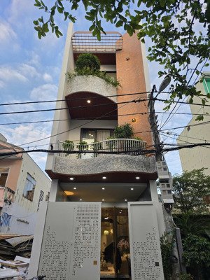 bán nhà 3 tầng thiết kế phong cách châu âu sang trọng gần cầu rồng