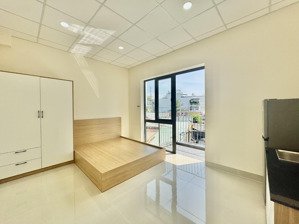 phòng mới xây 100% y hình ban công thoáng mát đầy đủ nội thất tân bình