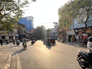 Cho thuê nhà MT: 4m DT: 60m2 phố Lương Khánh Thiện vỉa hè rộng đoạn 2 chiều.