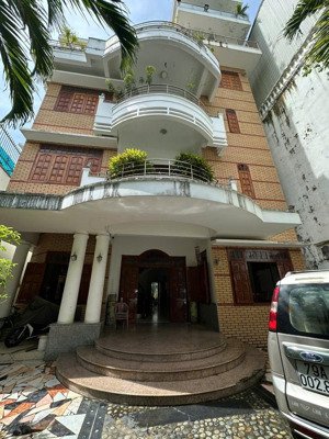 bán biệt thự 6 tầng phong cách châu âu phố tây nha trang, hẻm ôtô 7m, có thang máy, gần biển, 50tỷ