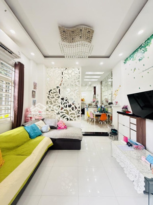 nhà đẹp 3 tầng - vài bước ra hẻm ô tô- nở hậu nhẹ - quang trung - gần vincom - 6.7 tỷ