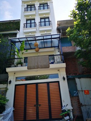 chỉ 20tr/th thuê được nhà phân lô ô tô ,vỉa hè tại trung kính, cầu giấy, dt 60m x5t, mt 6m.