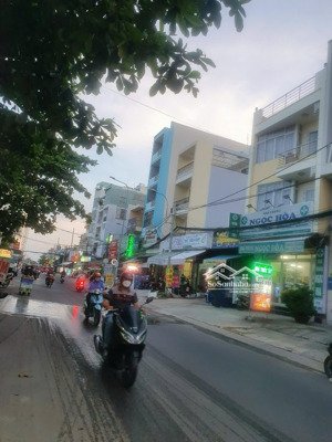 bán nhà góc 2mt đường cao lổ phường 4 quận 8 . dt 5x20m vạc còn 87,5m2 2 lầu sổ hồng giá 28tỷ