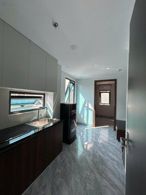 chính chủ cho thuê căn 6 triệu full nội thất - có thang máy - ban công riêng