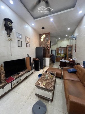 hoa lâm, 42m2 nhà 5 tầng kiên cố, ngõ ô tô thông, vị trí cực đẹp, giá 9,5 tỷ
