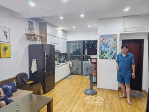 chính chủ bán căn hộ 2 phòng ngủ nơ 6a bán đảo linh đàm, ban công đông nam cực mát , sổ đỏ